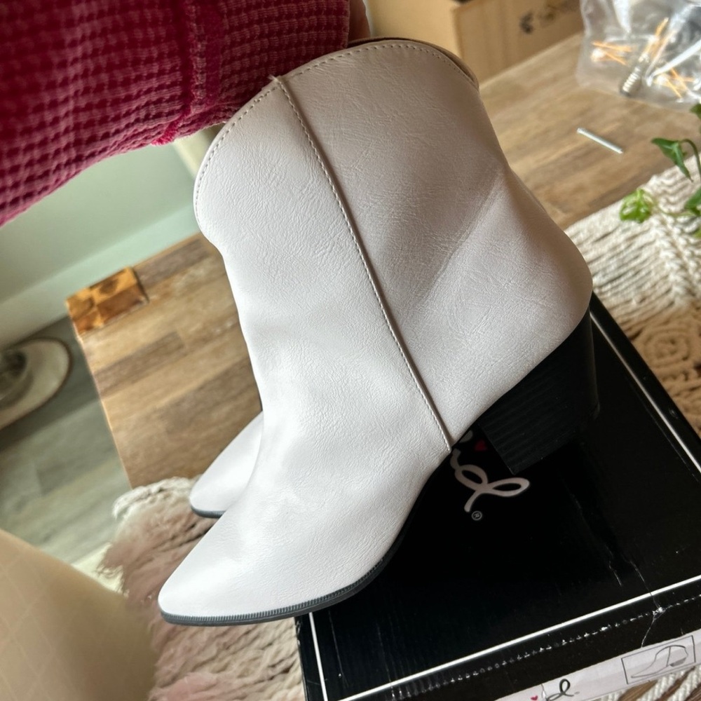 QUPID WOMENS WHITE BOOTS BOOTIES SZ 10 - Picture 5 of 6